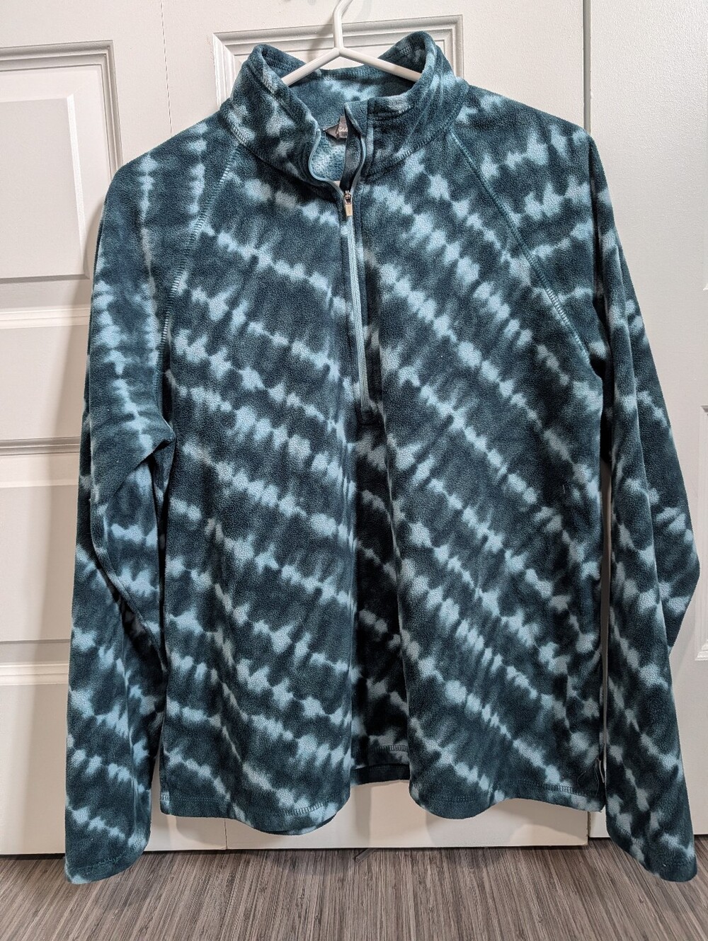Women's Blue Tie-Dye Fleece Jacket - Lightweight Warmth